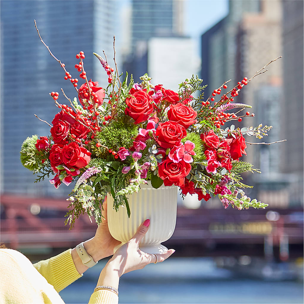Big Red Bow Bouquet – Fleuriste East Angus Et Maison Du Cadeau, East Angus PQ