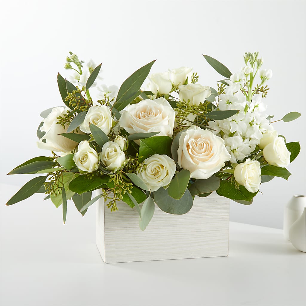 Fresh Linen Box Bouquet – Fleuriste East Angus Et Maison Du Cadeau, East Angus PQ