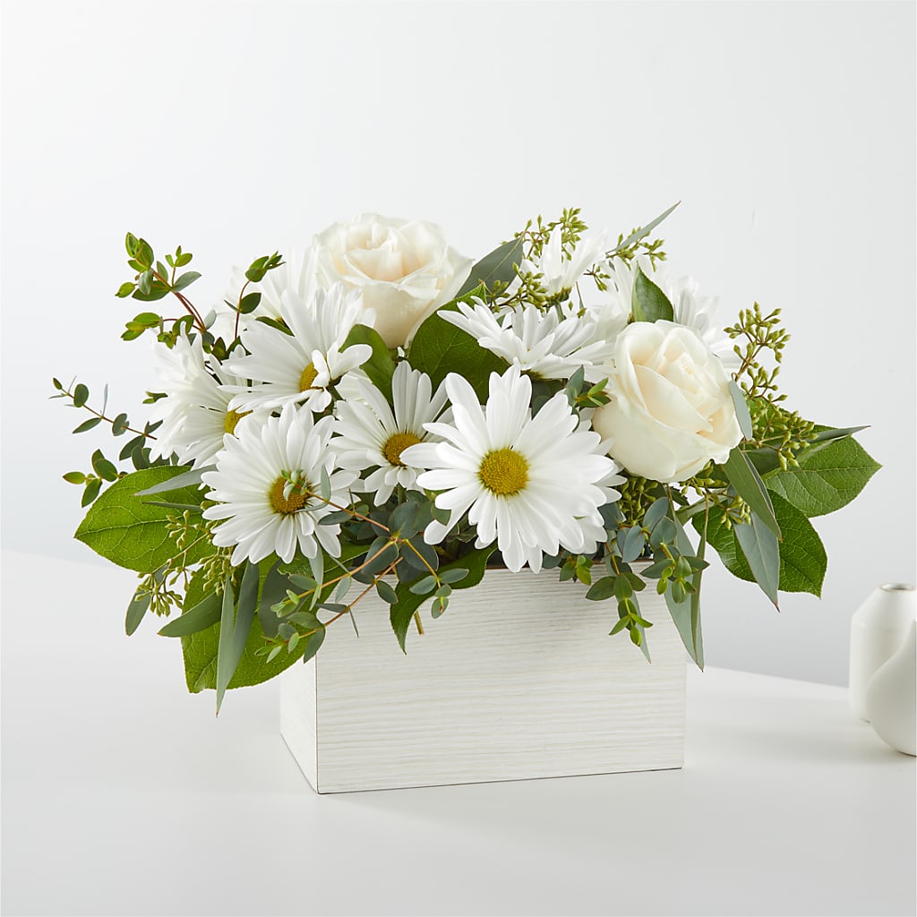 Fresh Linen Box Bouquet – Fleuriste East Angus Et Maison Du Cadeau, East Angus PQ
