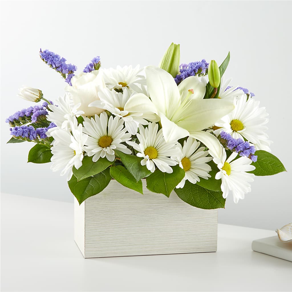 Beyond Blue Box Bouquet – Fleuriste East Angus Et Maison Du Cadeau, East Angus PQ