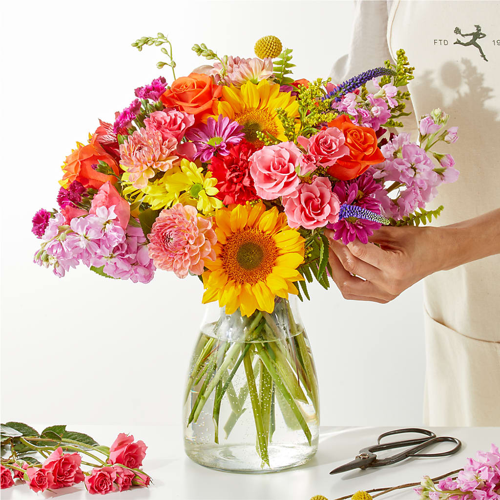 Cue the Confetti - A Florist Original – Fleuriste East Angus Et Maison Du Cadeau, East Angus PQ