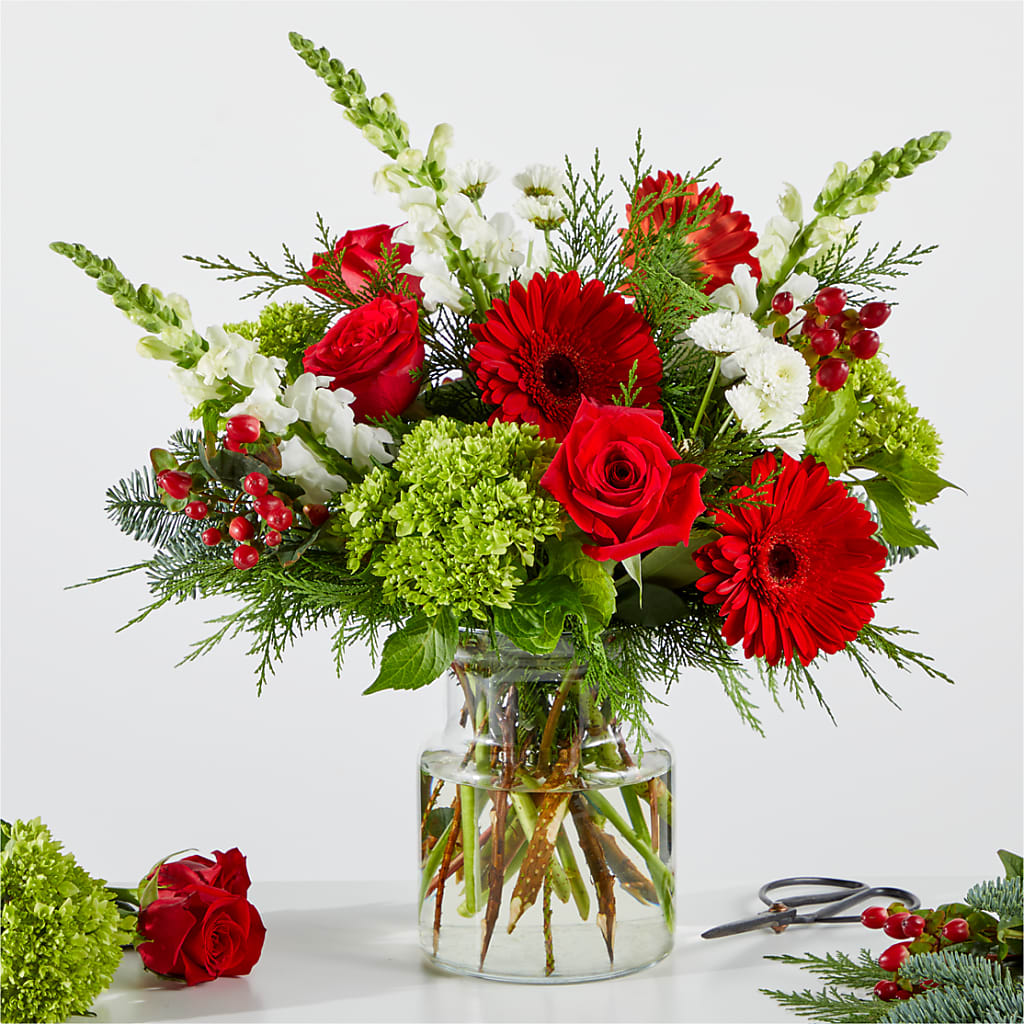 Merry Moment Bouquet – A Florist Original – Fleuriste East Angus Et Maison Du Cadeau, East Angus PQ