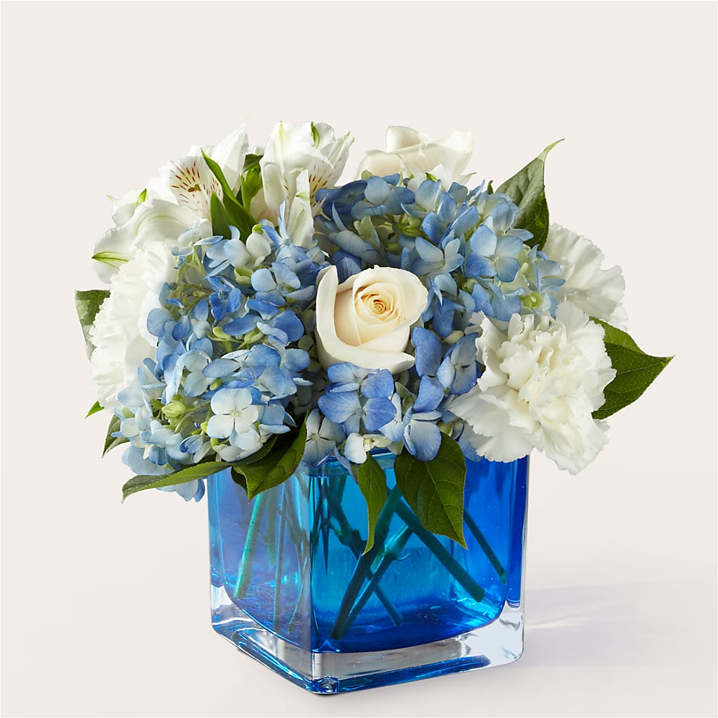 Soothing Waters Bouquet – Fleuriste East Angus Et Maison Du Cadeau, East Angus PQ