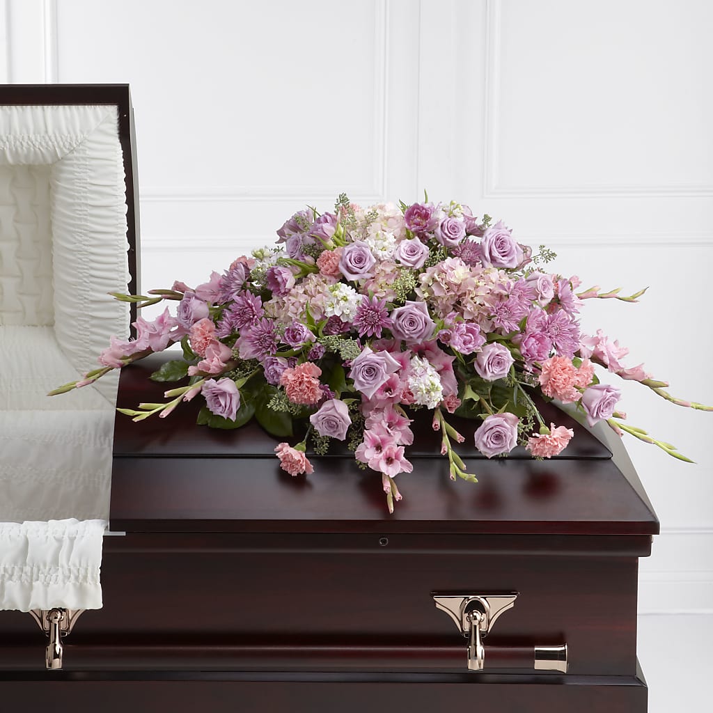 Immorata Casket Spray – Fleuriste East Angus Et Maison Du Cadeau, East Angus PQ