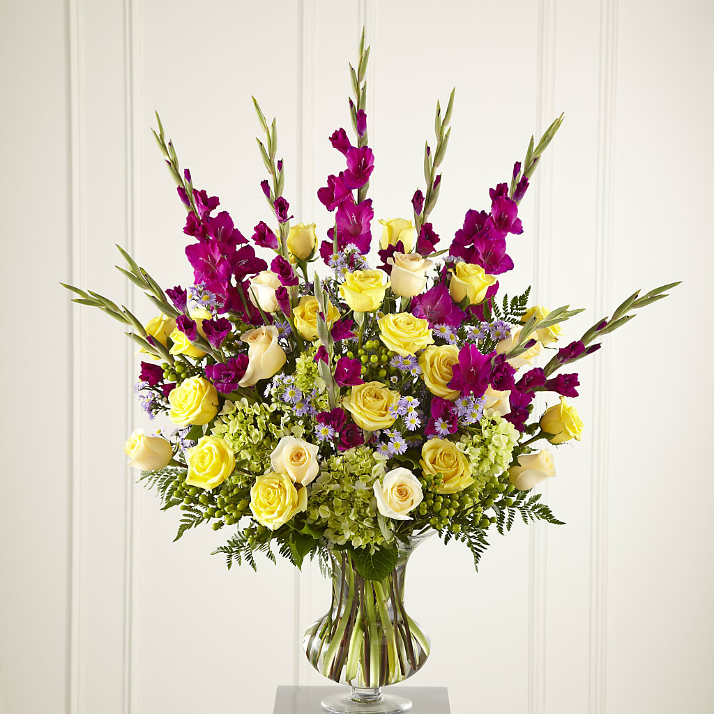 Loveliness Arrangement – Fleuriste East Angus Et Maison Du Cadeau, East Angus PQ