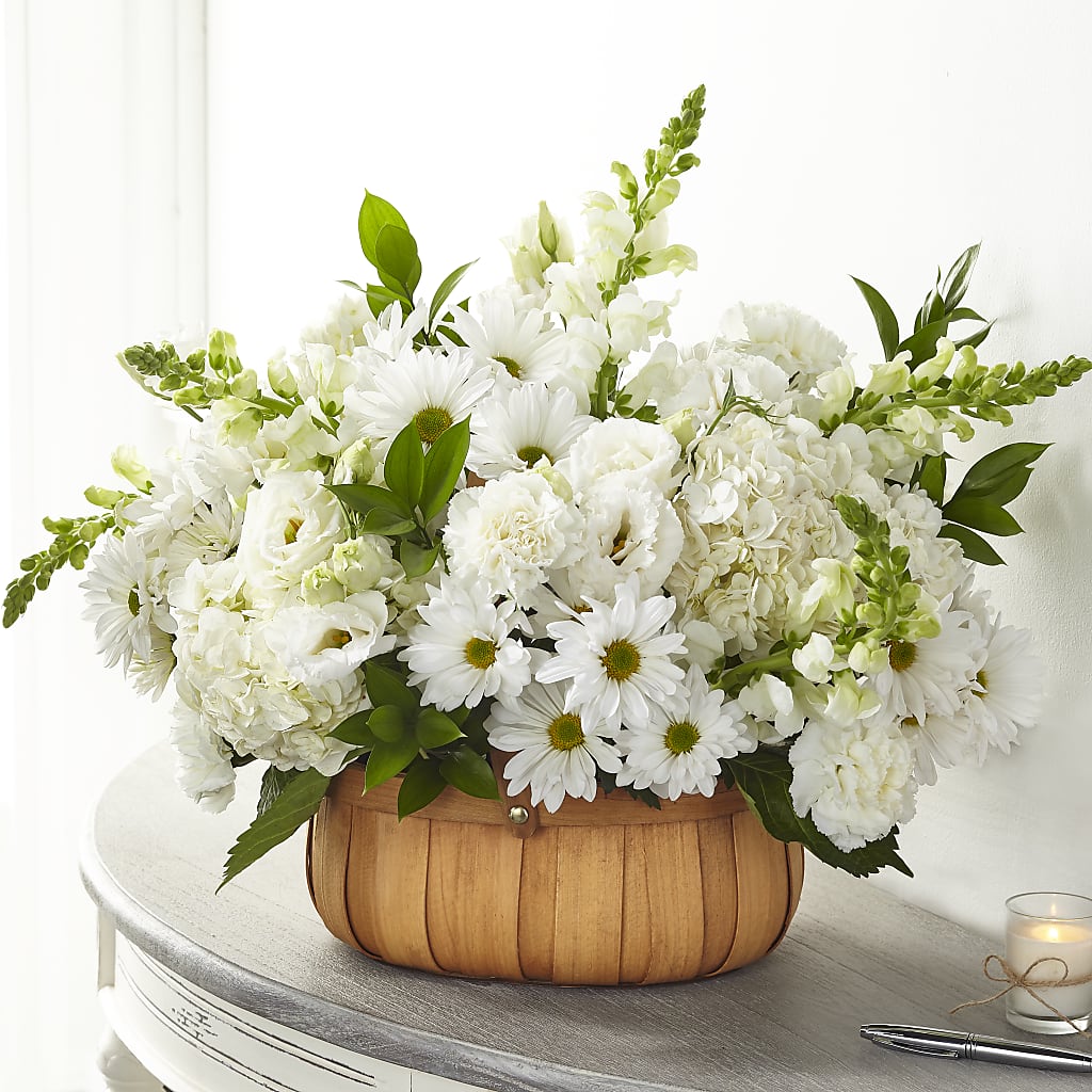 Pure Ivory Basket – Fleuriste East Angus Et Maison Du Cadeau, East Angus PQ