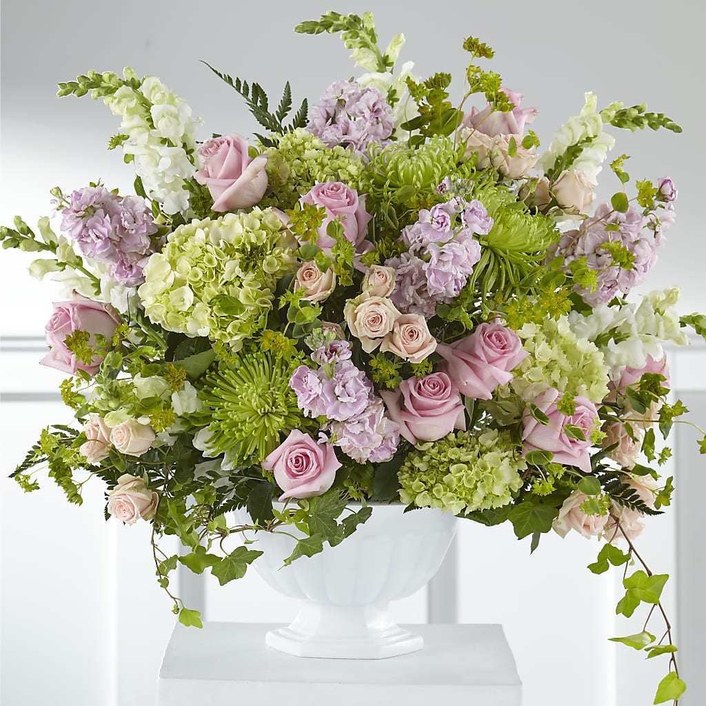 Radiant Embrace Arrangement – Fleuriste East Angus Et Maison Du Cadeau, East Angus PQ