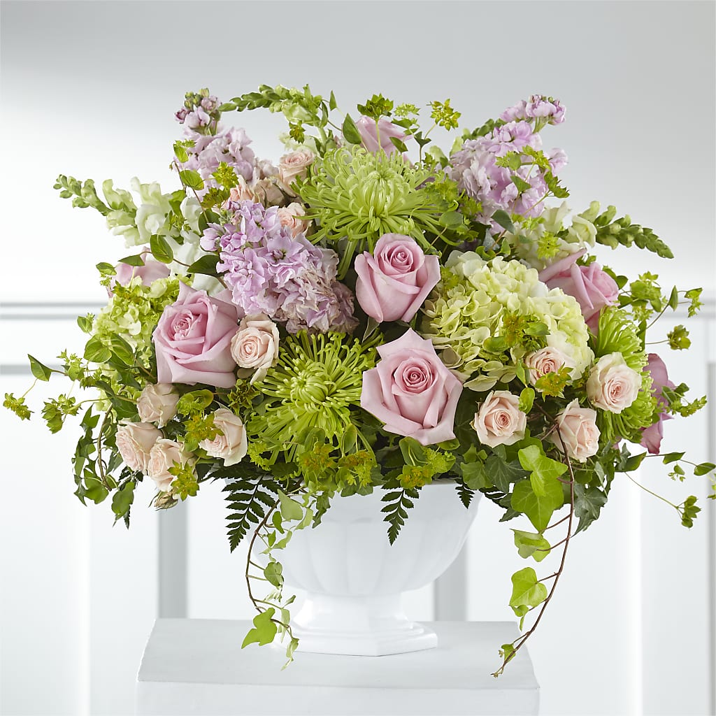 Radiant Embrace Arrangement – Fleuriste East Angus Et Maison Du Cadeau, East Angus PQ