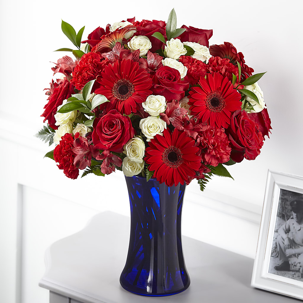 Hearts Embrace Bouquet – Fleuriste East Angus Et Maison Du Cadeau, East Angus PQ