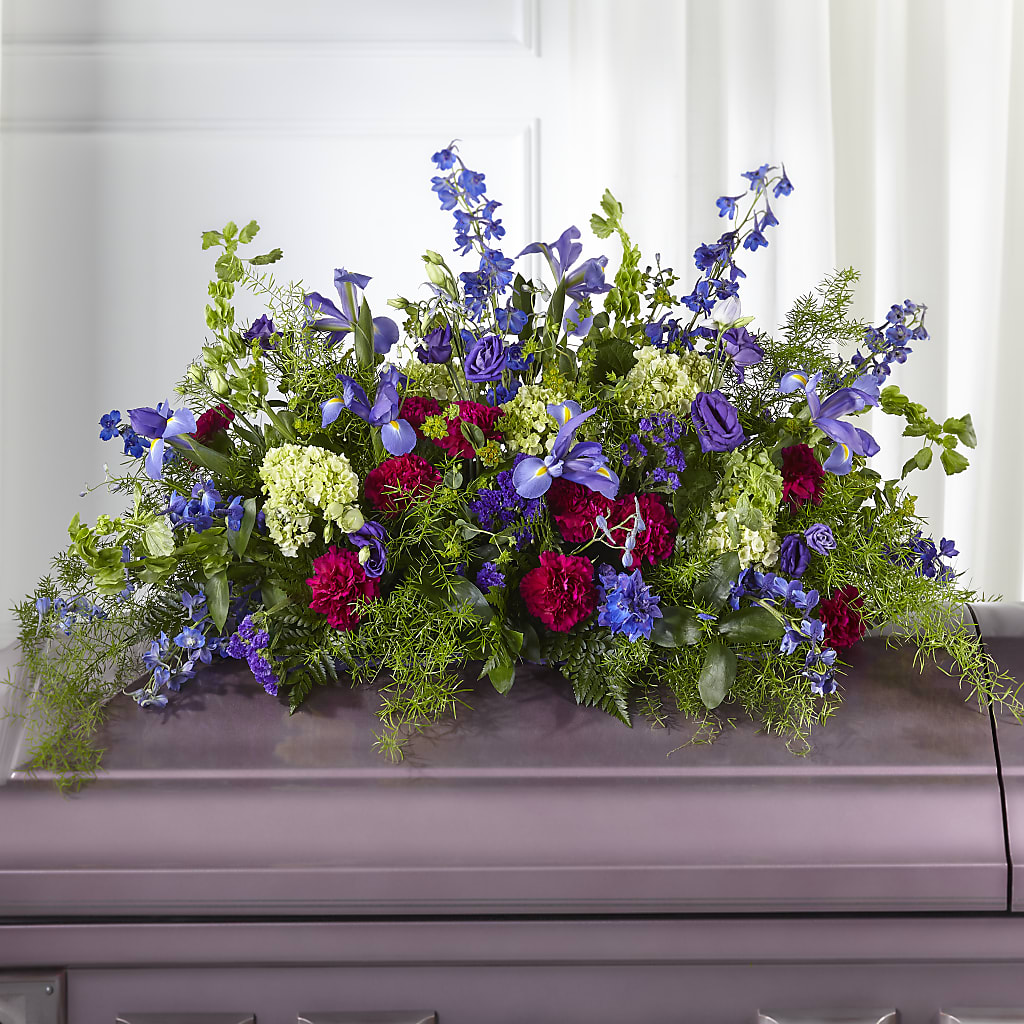 Always Treasured Casket Spray – Fleuriste East Angus Et Maison Du Cadeau, East Angus PQ