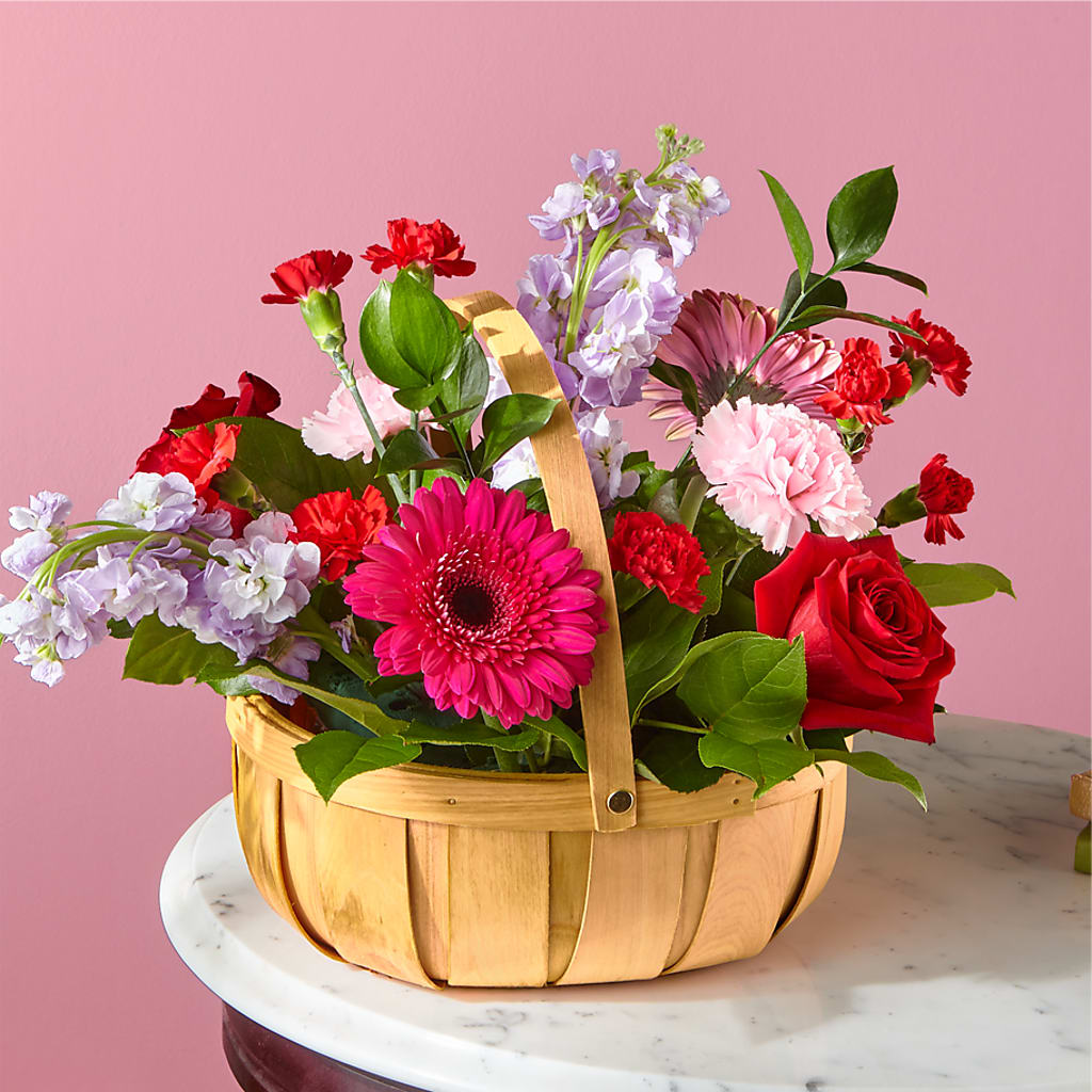 Pink Picnic Basket – Fleuriste East Angus Et Maison Du Cadeau, East Angus PQ