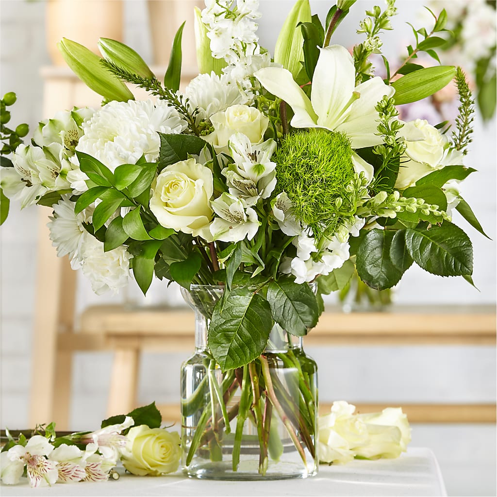 Classic Ivory – A Florist Original – Fleuriste East Angus Et Maison Du Cadeau, East Angus PQ