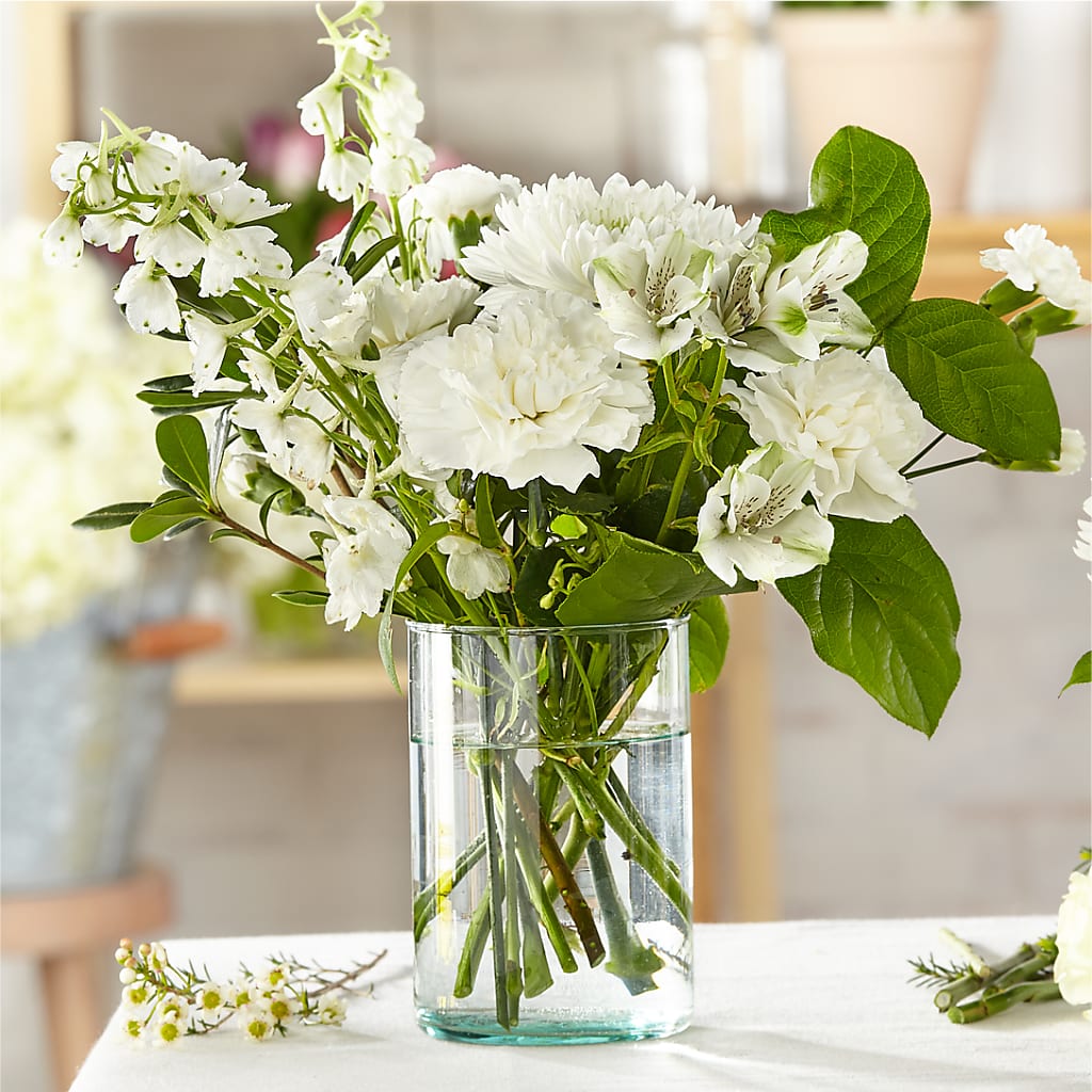 Classic Ivory – A Florist Original – Fleuriste East Angus Et Maison Du Cadeau, East Angus PQ