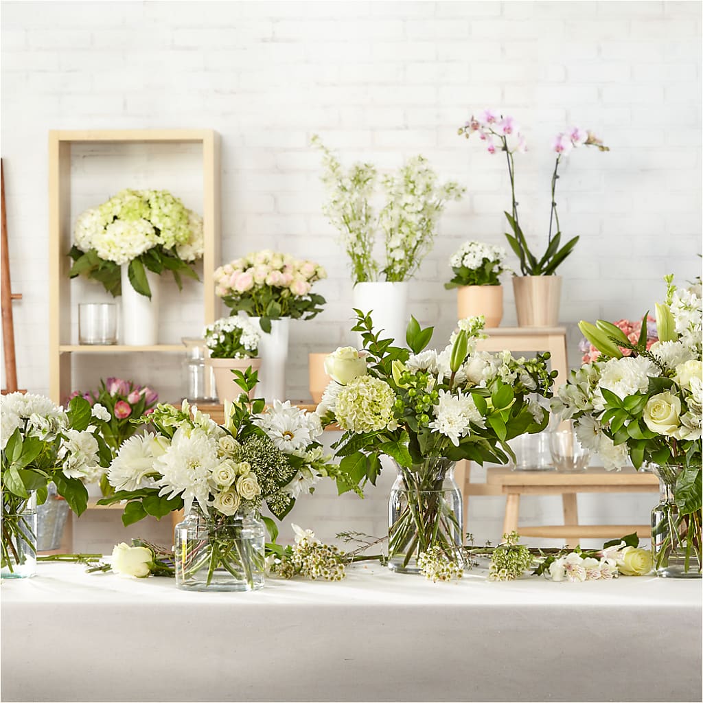 Classic Ivory – A Florist Original – Fleuriste East Angus Et Maison Du Cadeau, East Angus PQ