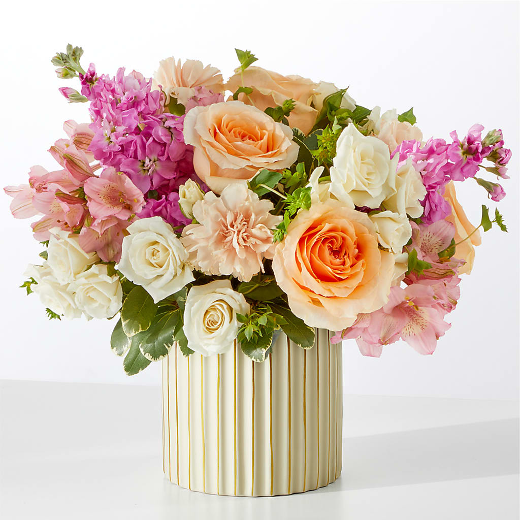 Paradise Bouquet with Ivory Vase – Fleuriste East Angus Et Maison Du Cadeau, East Angus PQ