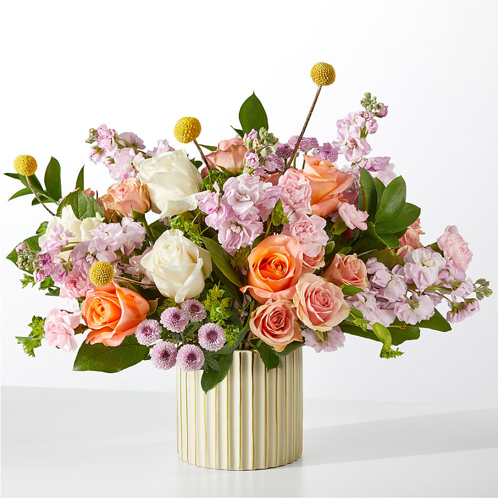 French Market Bouquet with Ivory Vase – Fleuriste East Angus Et Maison Du Cadeau, East Angus PQ