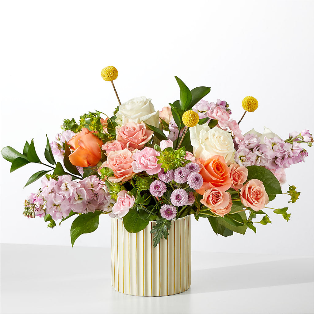 French Market Bouquet with Ivory Vase – Fleuriste East Angus Et Maison Du Cadeau, East Angus PQ