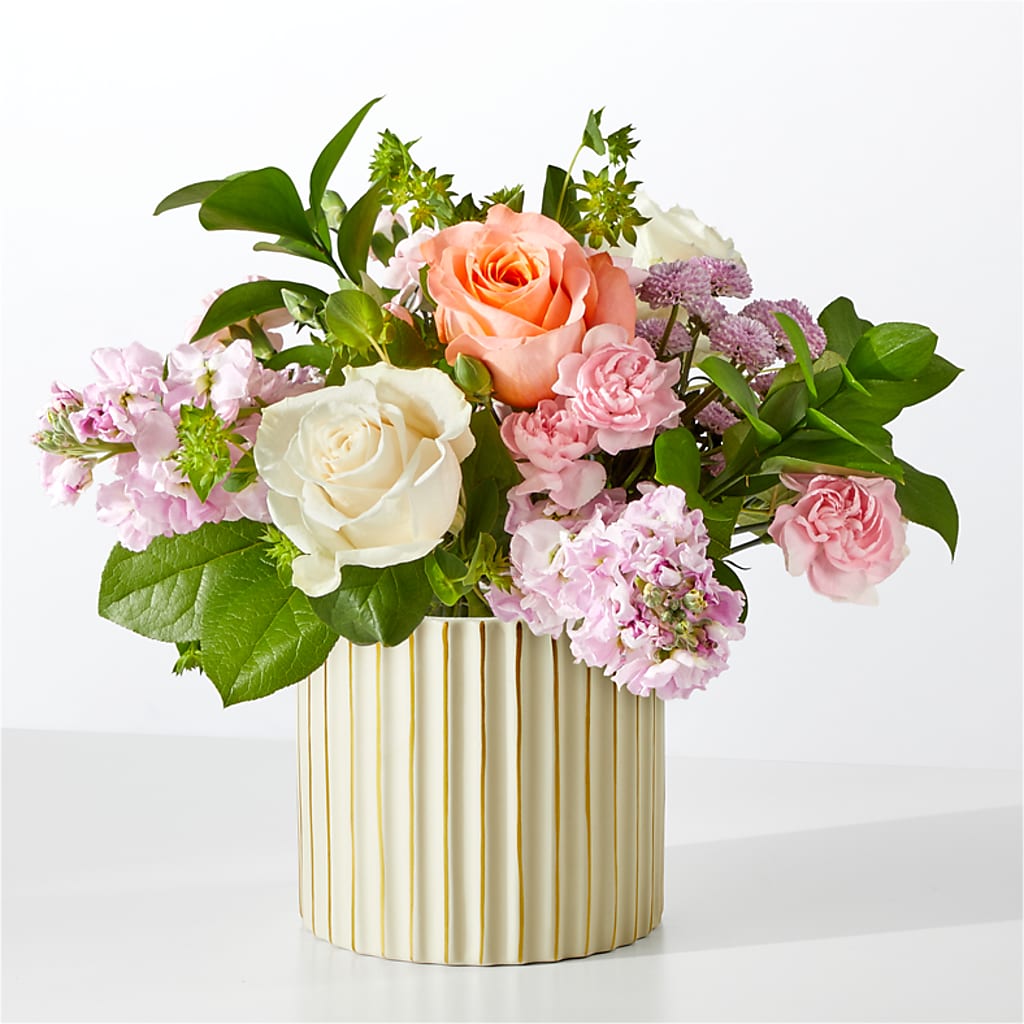 French Market Bouquet with Ivory Vase – Fleuriste East Angus Et Maison Du Cadeau, East Angus PQ