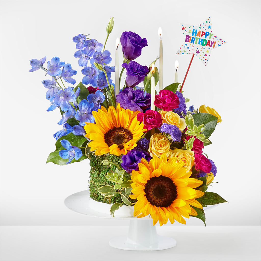 Star of the Day Floral Cake – Fleuriste East Angus Et Maison Du Cadeau, East Angus PQ