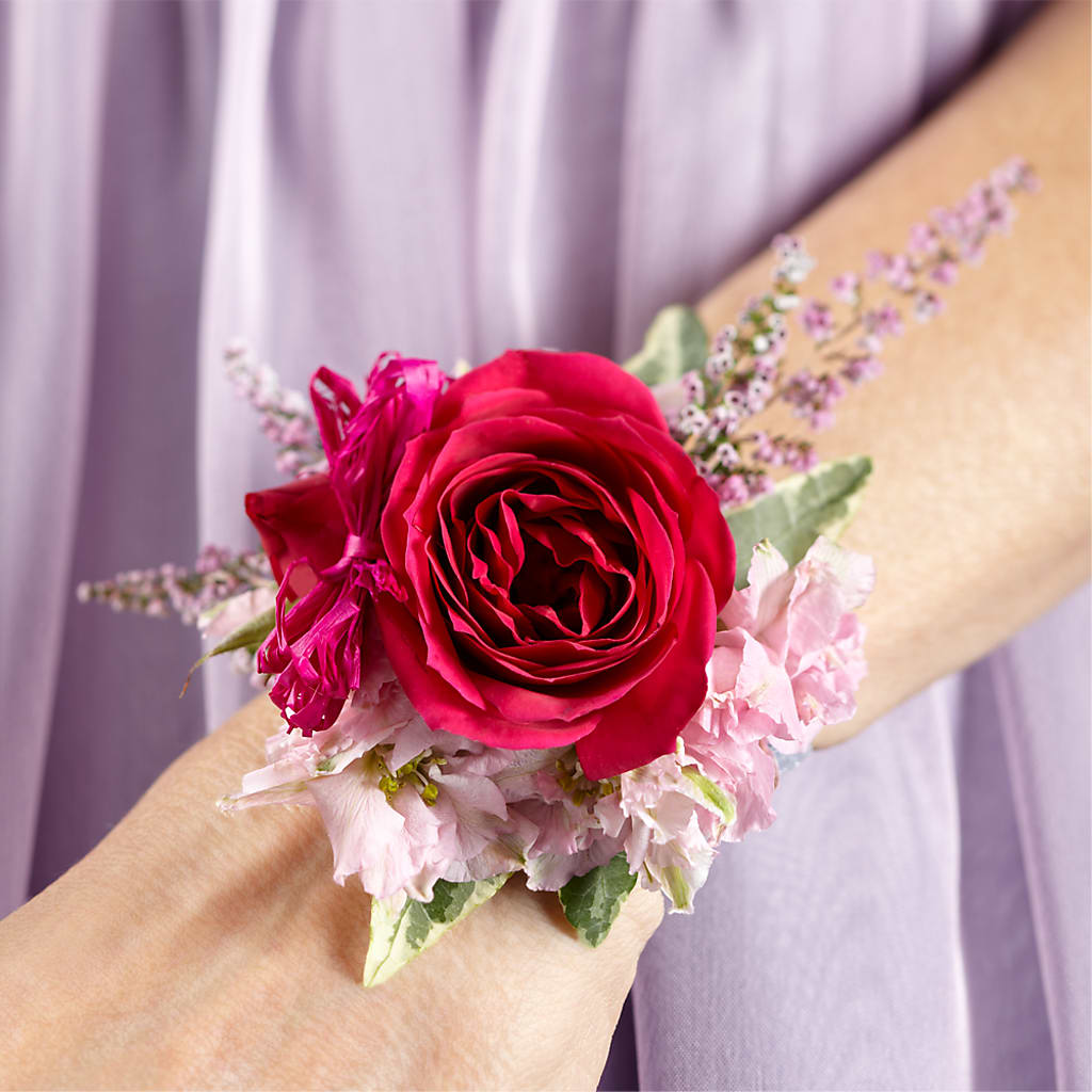 Rose Charm Corsage – Fleuriste East Angus Et Maison Du Cadeau, East Angus PQ