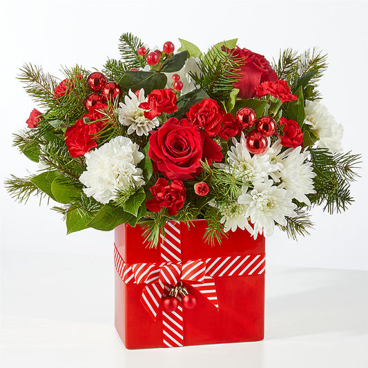 Presents Under the Tree Bouquet –  Fleuriste East Angus Et Maison Du Cadeau, East Angus PQ
