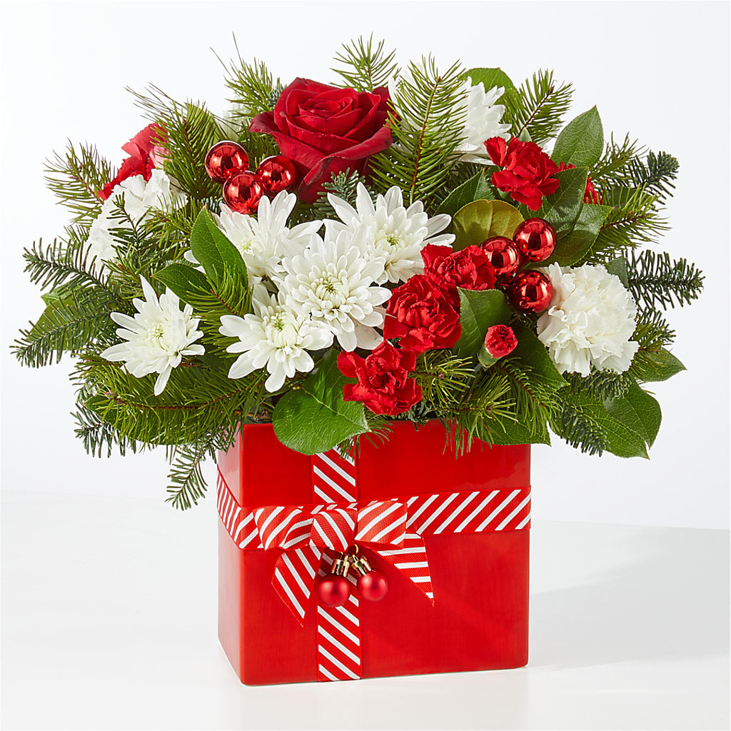 Presents Under the Tree Bouquet –  Fleuriste East Angus Et Maison Du Cadeau, East Angus PQ