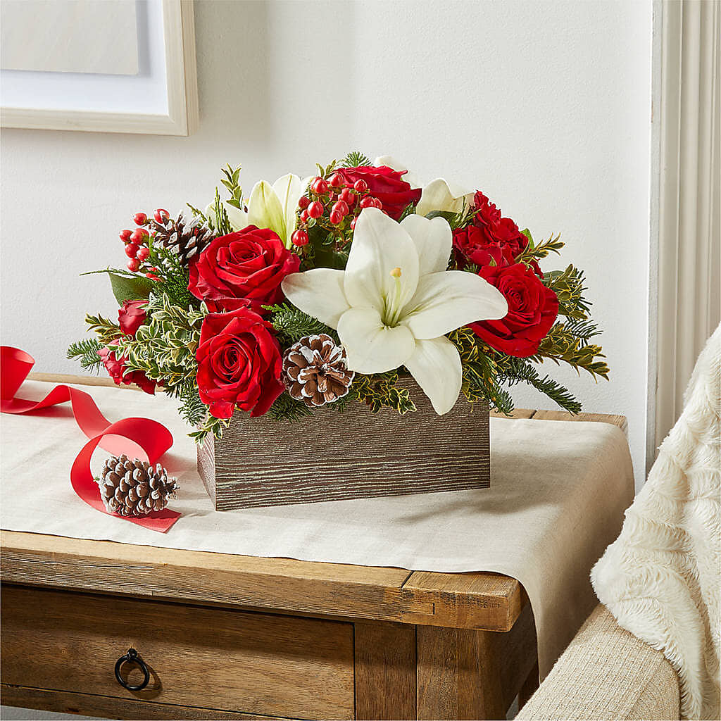 Snowy Wonderland Bouquet –  Fleuriste East Angus Et Maison Du Cadeau, East Angus PQ