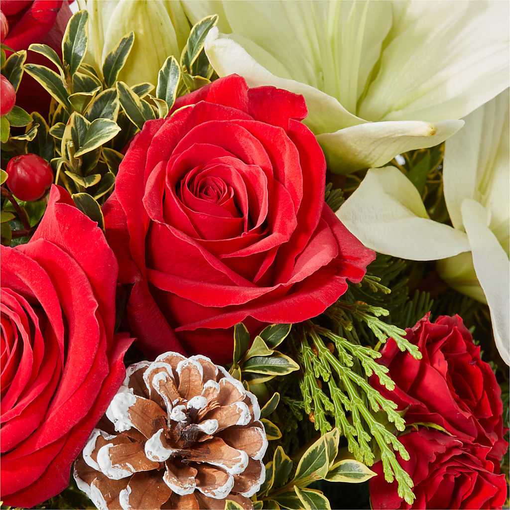 Snowy Wonderland Bouquet –  Fleuriste East Angus Et Maison Du Cadeau, East Angus PQ