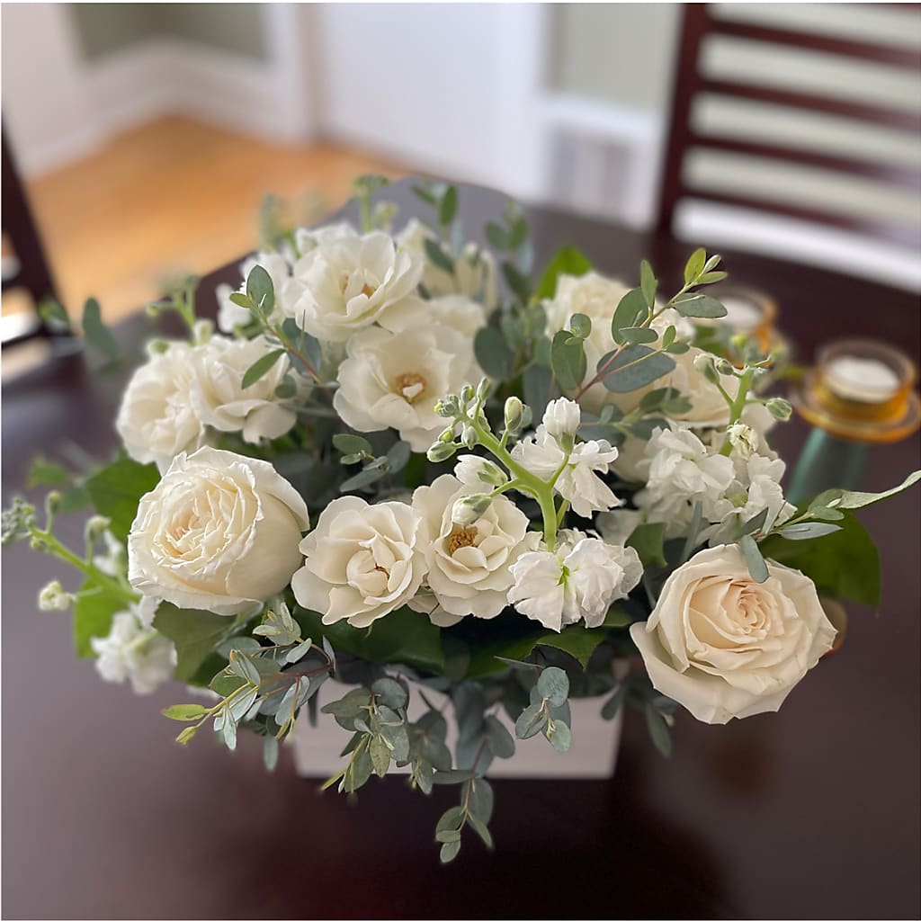 Fresh Linen Box Bouquet –  Fleuriste East Angus Et Maison Du Cadeau, East Angus PQ