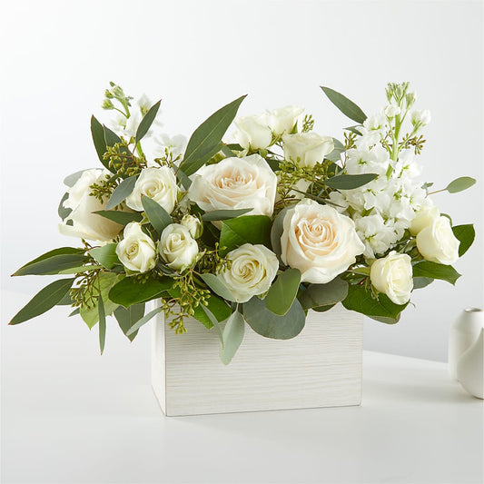 Fresh Linen Box Bouquet –  Fleuriste East Angus Et Maison Du Cadeau, East Angus PQ