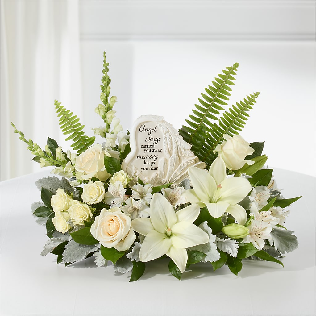 Holding You Close Arrangement –  Fleuriste East Angus Et Maison Du Cadeau, East Angus PQ