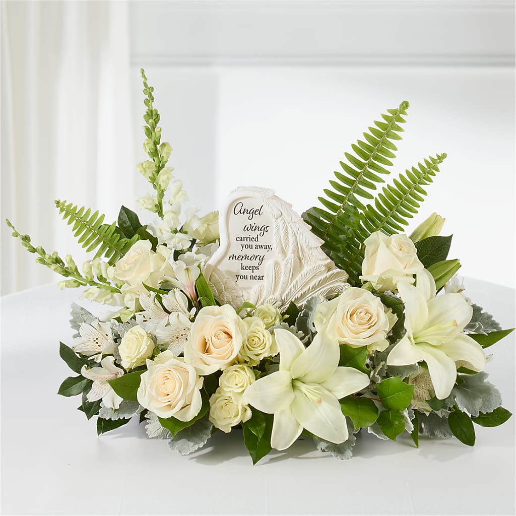 Holding You Close Arrangement –  Fleuriste East Angus Et Maison Du Cadeau, East Angus PQ