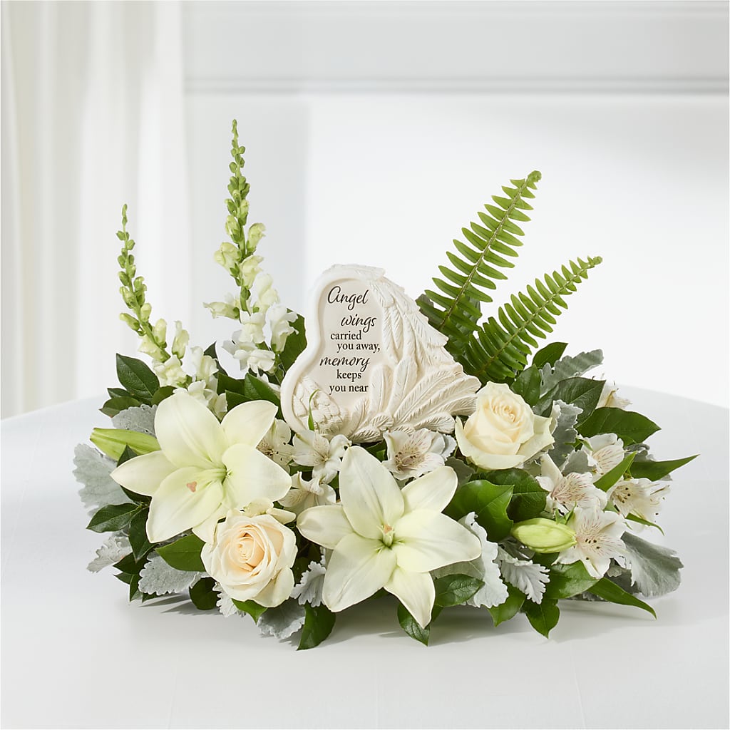 Holding You Close Arrangement –  Fleuriste East Angus Et Maison Du Cadeau, East Angus PQ