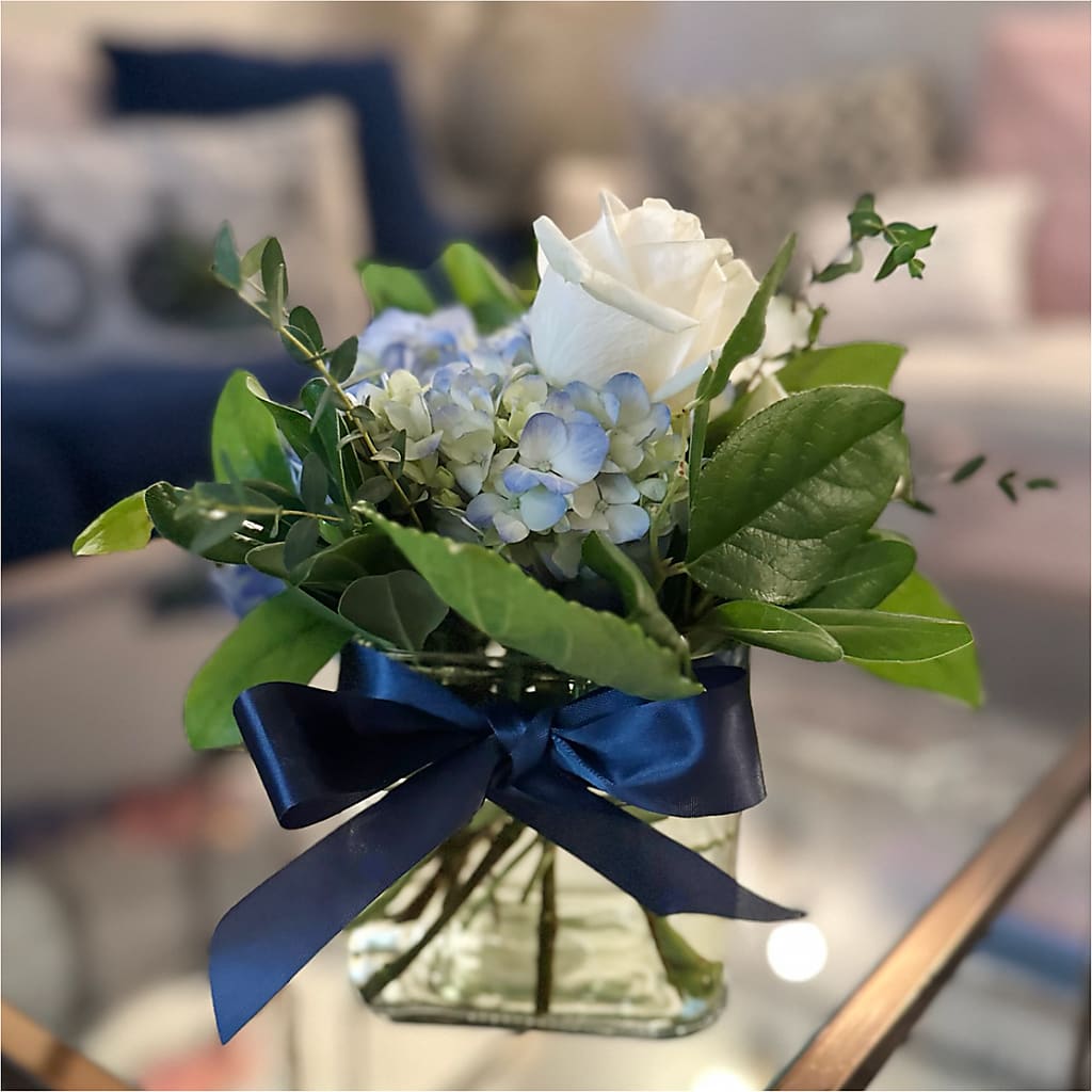 Sky Blue Delight Bouquet –  Fleuriste East Angus Et Maison Du Cadeau, East Angus PQ