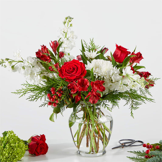 Merry Moment Bouquet – A Florist Original –  Fleuriste East Angus Et Maison Du Cadeau, East Angus PQ