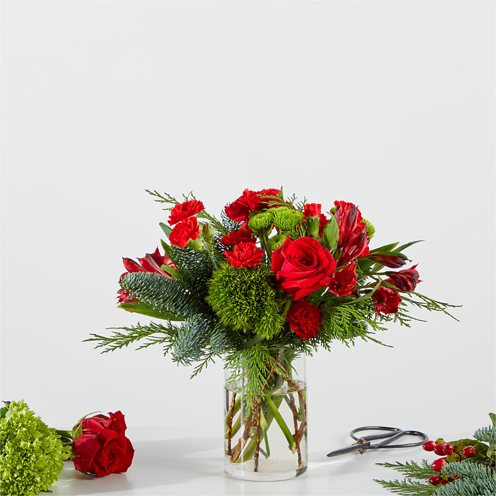 Merry Moment Bouquet – A Florist Original –  Fleuriste East Angus Et Maison Du Cadeau, East Angus PQ