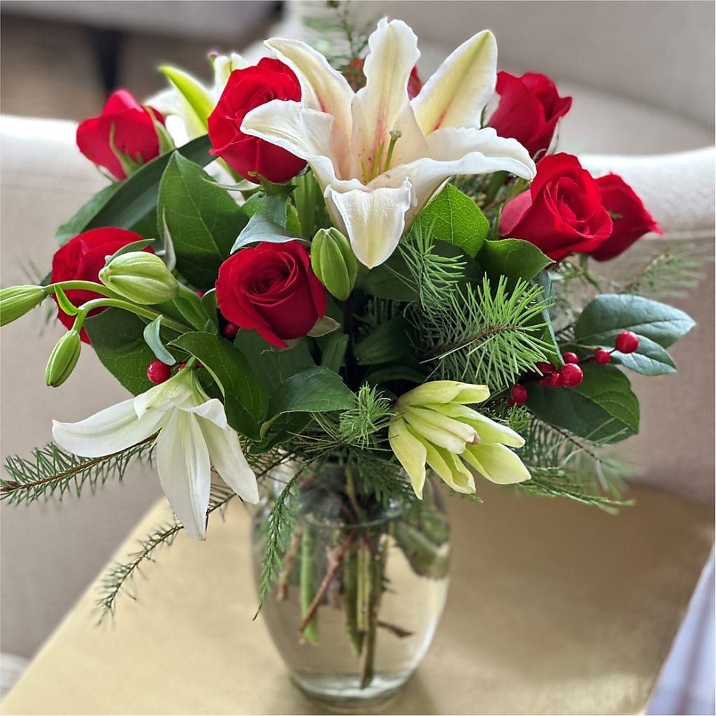 Sparkling Snowflakes Bouquet –  Fleuriste East Angus Et Maison Du Cadeau, East Angus PQ