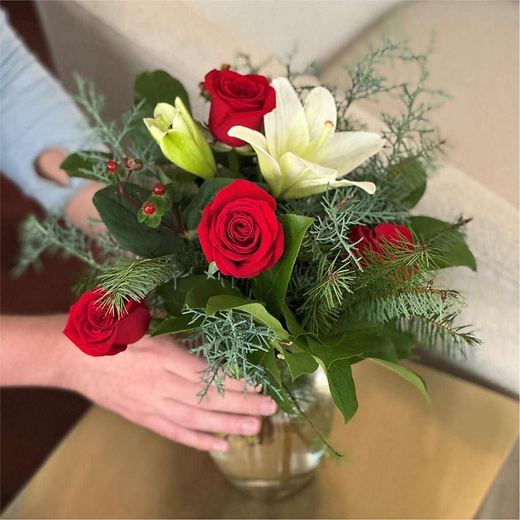 Glittering Lights Bouquet –  Fleuriste East Angus Et Maison Du Cadeau, East Angus PQ