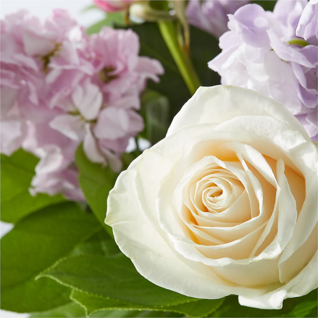 Springtime Spritz Bouquet –  Fleuriste East Angus Et Maison Du Cadeau, East Angus PQ