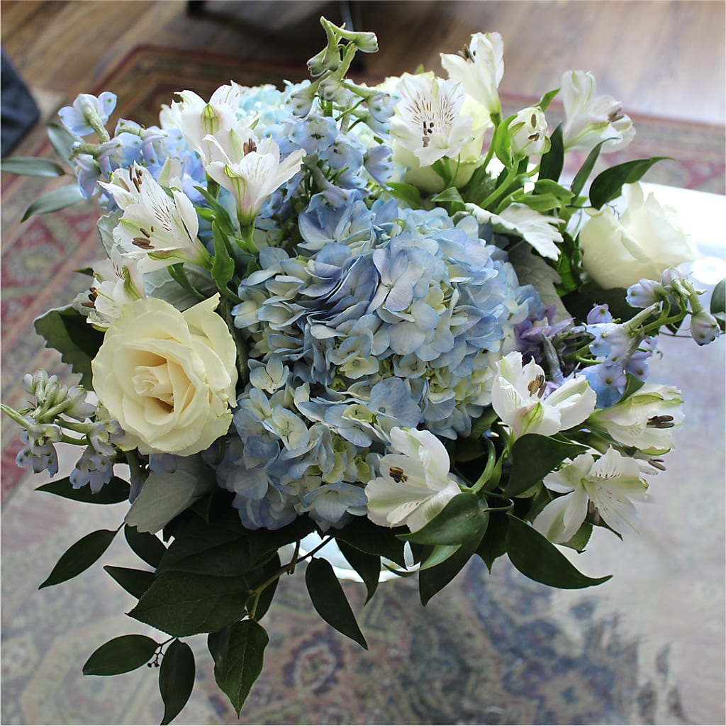 Clear Skies Bouquet –  Fleuriste East Angus Et Maison Du Cadeau, East Angus PQ