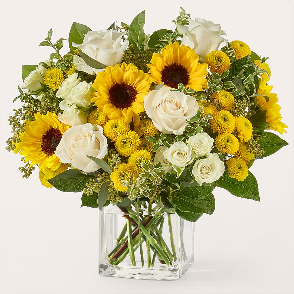Luminous Morning Bouquet –  Fleuriste East Angus Et Maison Du Cadeau, East Angus PQ