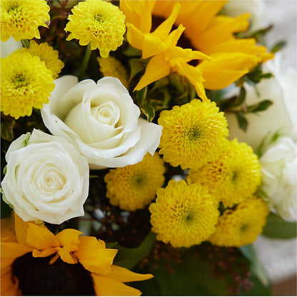 Luminous Morning Bouquet –  Fleuriste East Angus Et Maison Du Cadeau, East Angus PQ