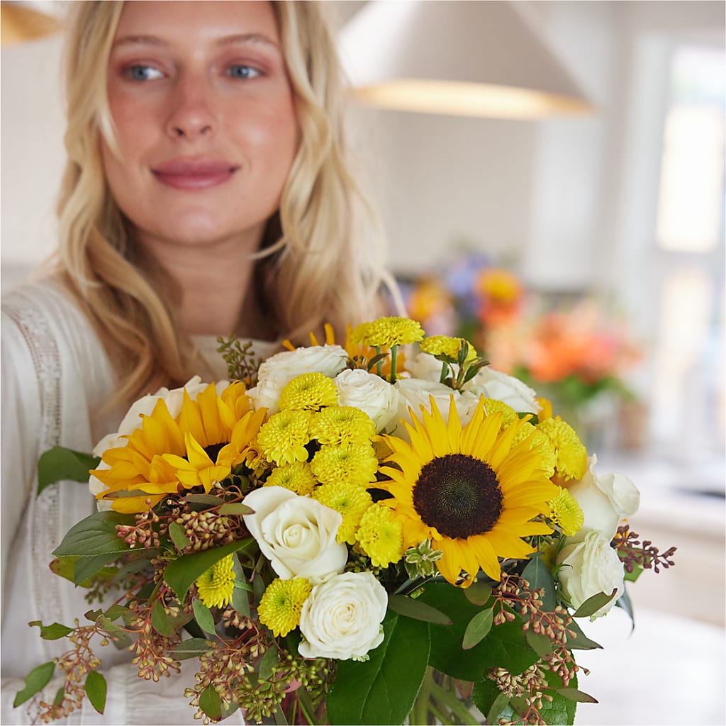 Luminous Morning Bouquet –  Fleuriste East Angus Et Maison Du Cadeau, East Angus PQ