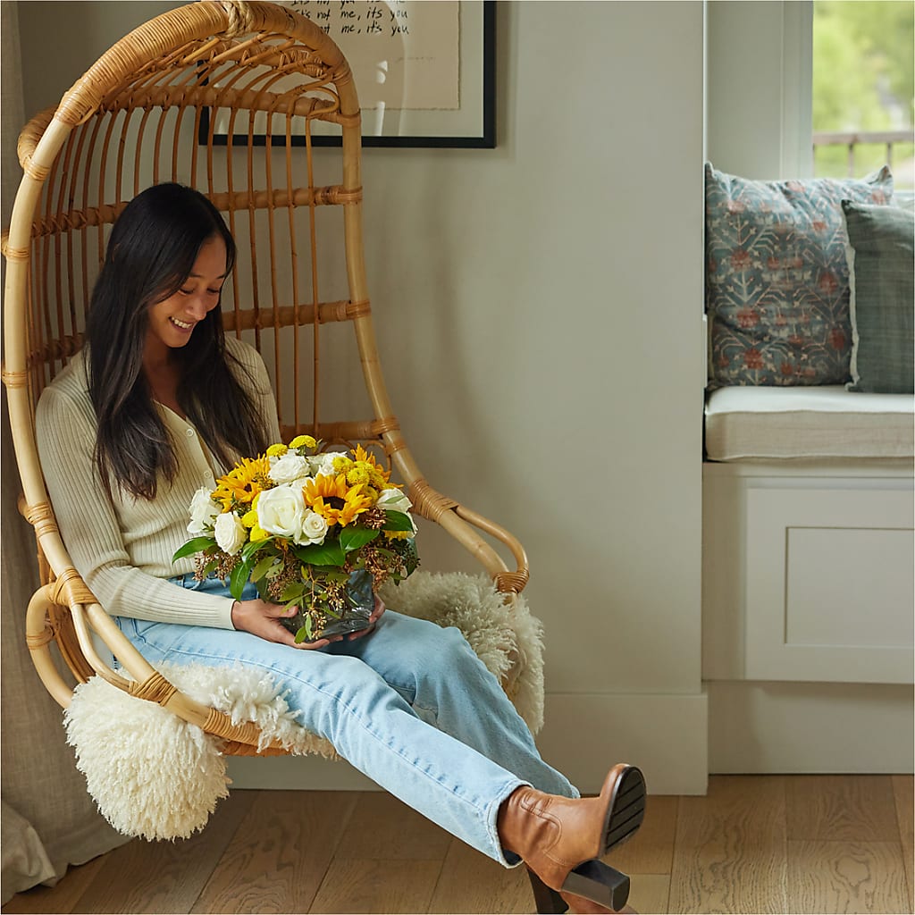 Luminous Morning Bouquet –  Fleuriste East Angus Et Maison Du Cadeau, East Angus PQ