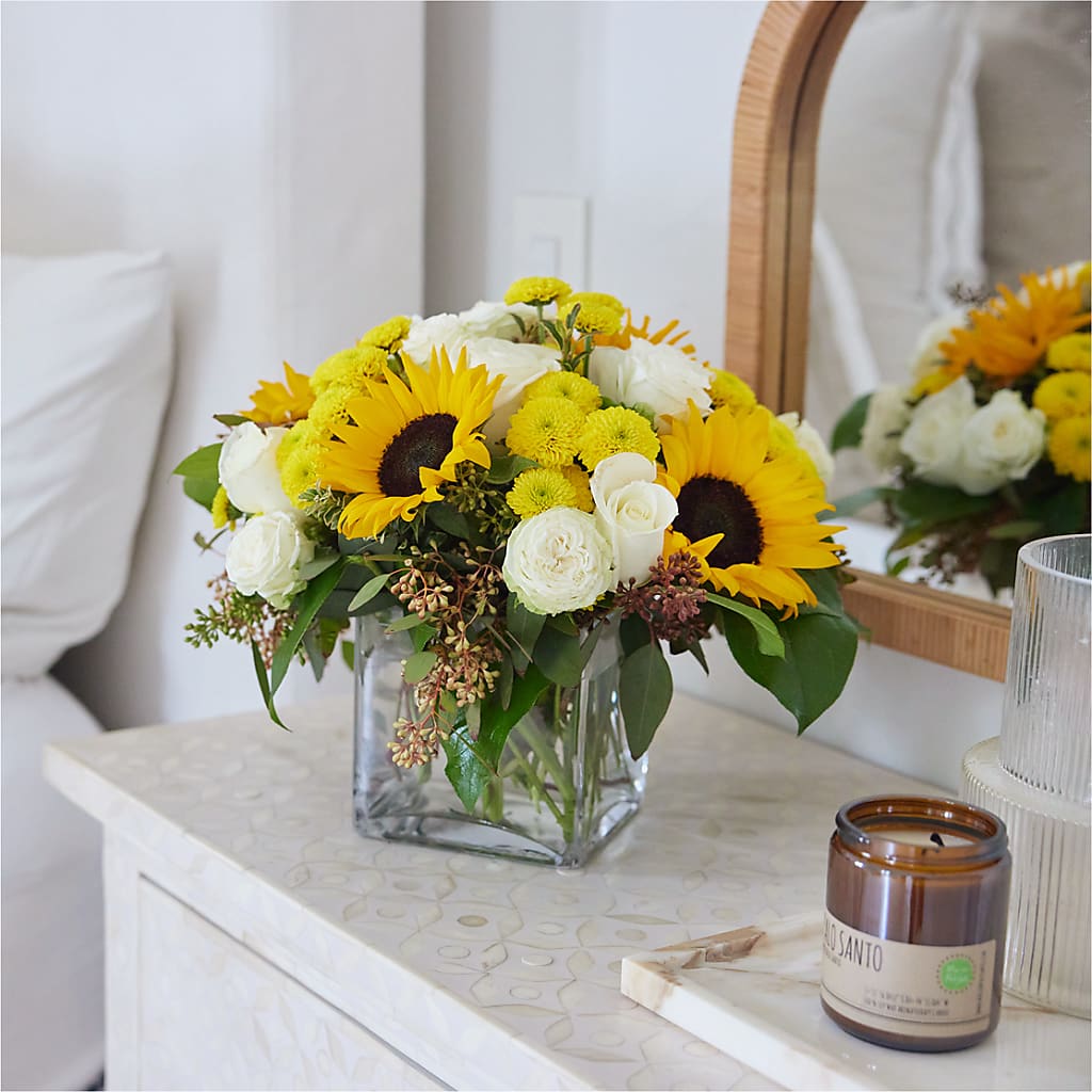 Luminous Morning Bouquet –  Fleuriste East Angus Et Maison Du Cadeau, East Angus PQ