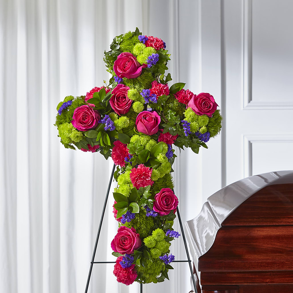 Tribute Rose Floral Cross –  Fleuriste East Angus Et Maison Du Cadeau, East Angus PQ