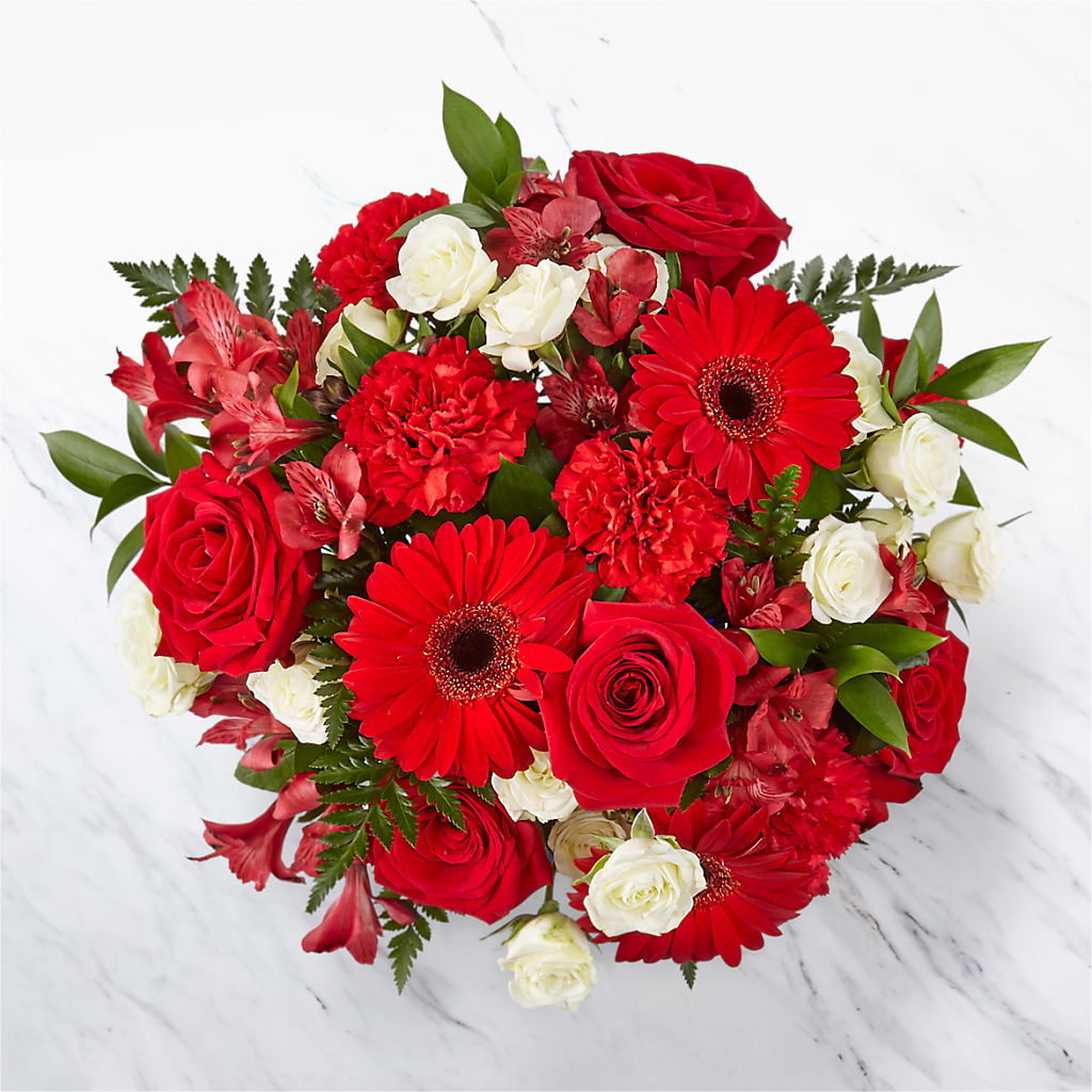 Hearts Embrace Bouquet –  Fleuriste East Angus Et Maison Du Cadeau, East Angus PQ