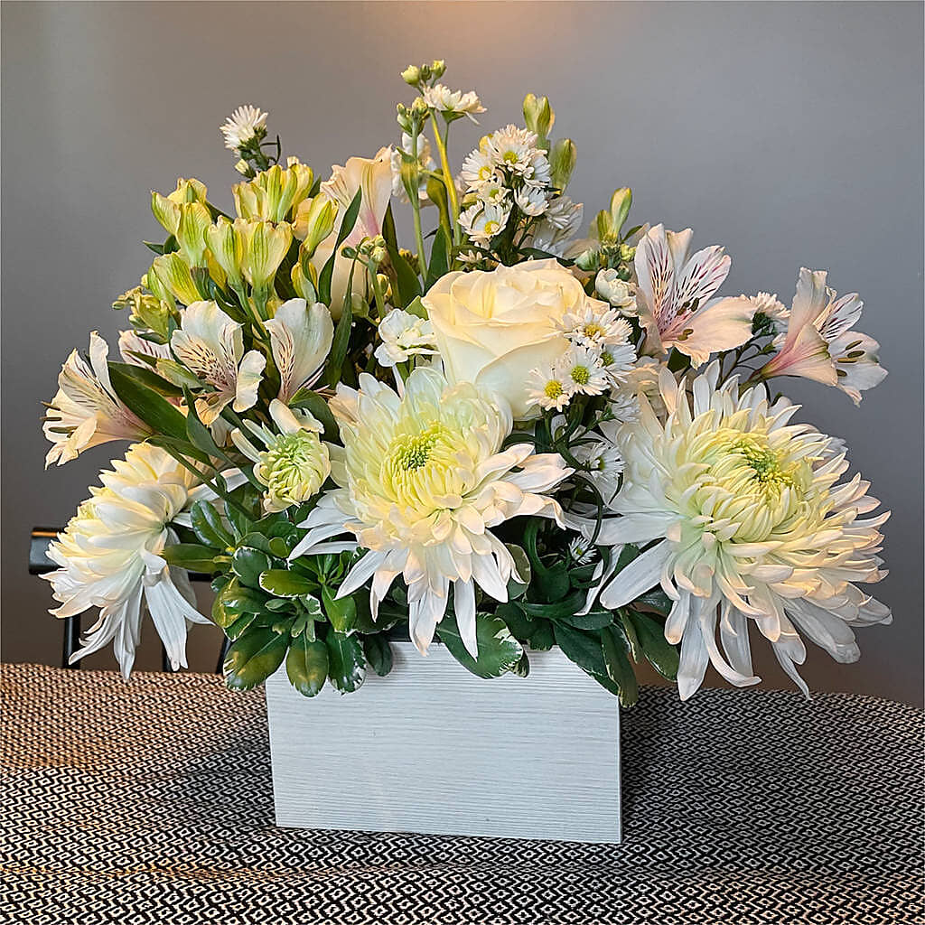 Eternal Affection Arrangement –  Fleuriste East Angus Et Maison Du Cadeau, East Angus PQ