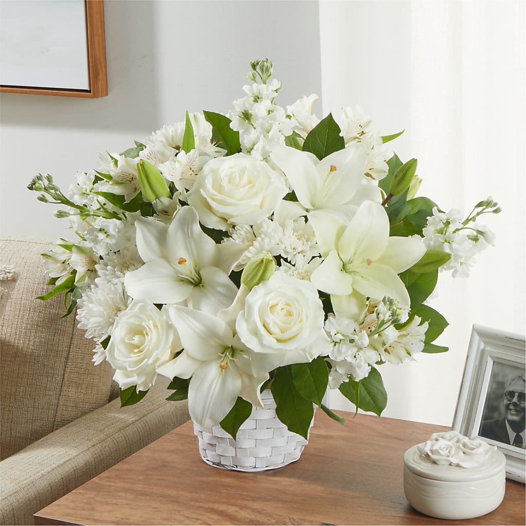 Peaceful Reflections Arrangement –  Fleuriste East Angus Et Maison Du Cadeau, East Angus PQ