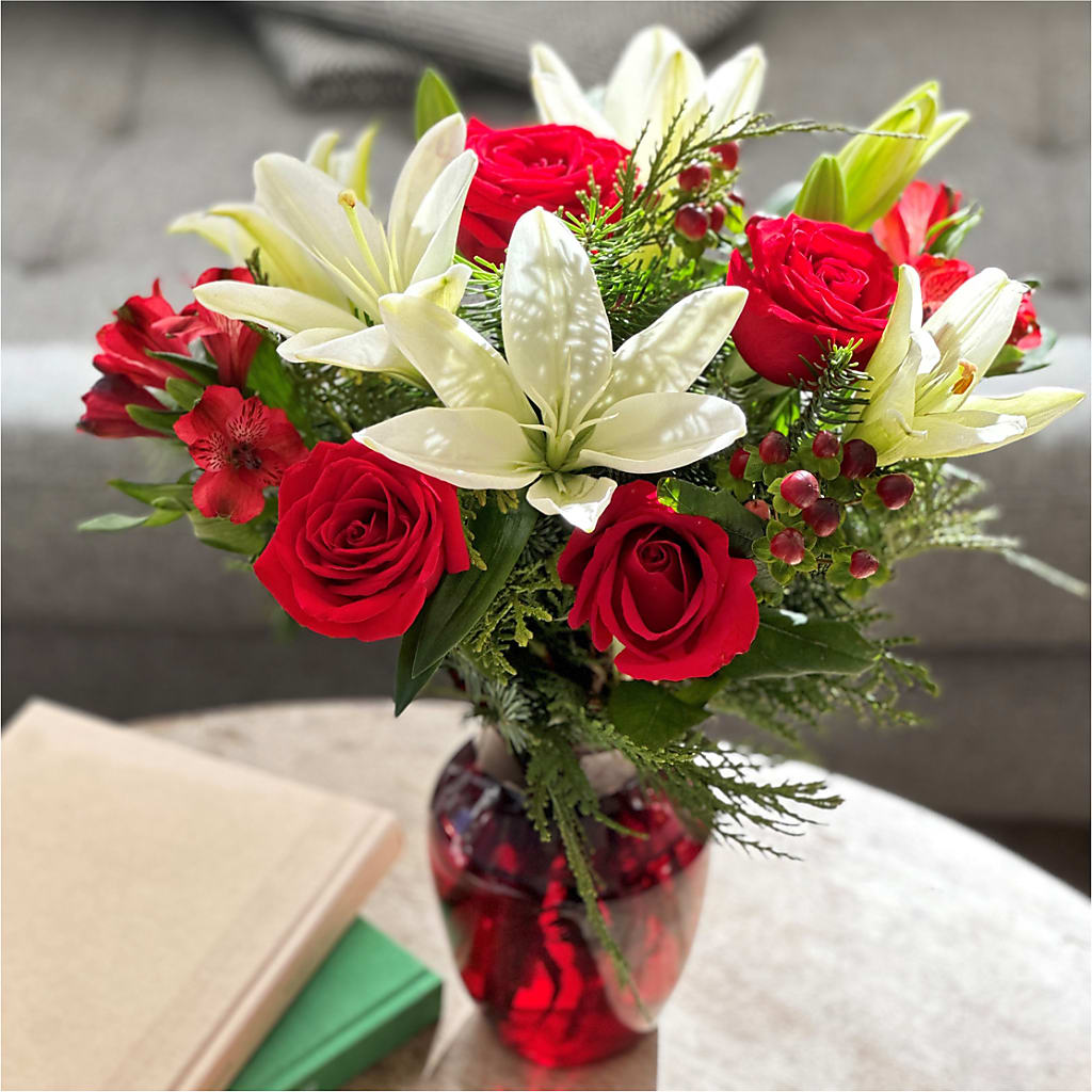 Evergreen Delight Bouquet –  Fleuriste East Angus Et Maison Du Cadeau, East Angus PQ